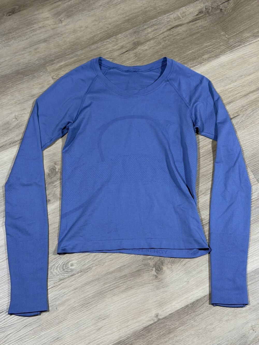 Lululemon Swiftly Tech Long Sleeve Womens Size 4 Periwinkle Blue Thumbholes